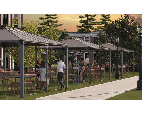 Mehrere Pavillons mit Tischen und Stühlen auf einer Rasenfläche für den Außenbereich.