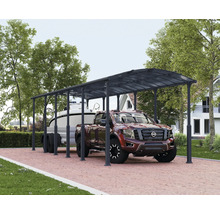 Überdachter Stellplatz mit Auto und Anhänger mit Boot