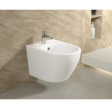 Wandbidet mit Armatur im Badezimmer