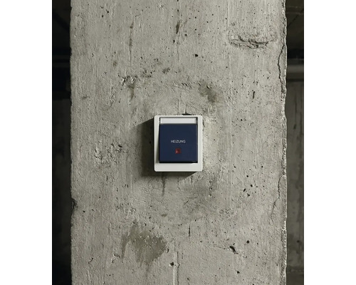 Heizungsschalter an einer Betonwand