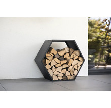 Sechseckiges Brennholzregal aus Metall mit Holzscheiten
