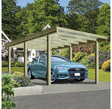 Holzcarport mit Auto auf der Einfahrt vor dem Haus