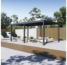 Moderne Pergola mit Sitzgelegenheiten im Garten