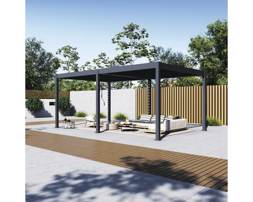 Moderne Pergola mit Sitzgelegenheiten im Garten