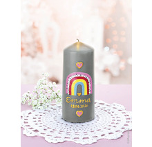 Graue Taufkerze mit Regenbogen, Herzen und dem Namen Emma
