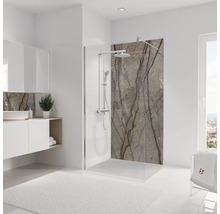 Helles Badezimmer mit Dusche, Waschtisch und Fenster für eine freundliche Atmosphäre