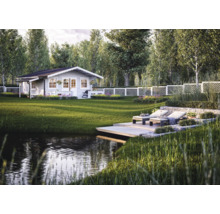 Garten mit Gartenhaus, Liegestühlen und Teich