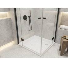 Duschkabine mit Glaswänden und Armaturen