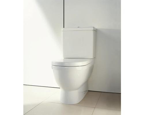 Stand-WC aus Keramik im Badezimmer