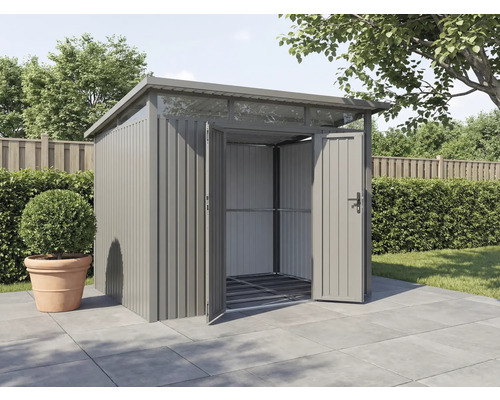 Gartenschrank aus Metall mit geöffneten Türen im Außenbereich