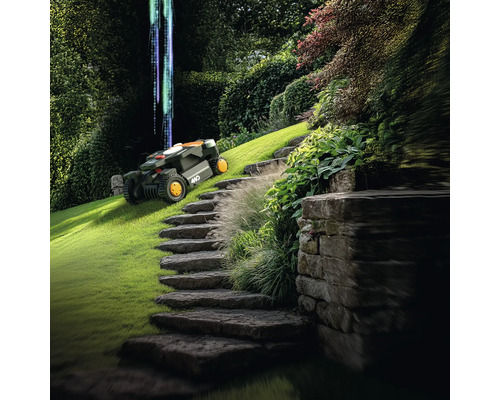 Szene mit einem Rasenmähroboter auf einem grünen Rasen neben einer Steintreppe