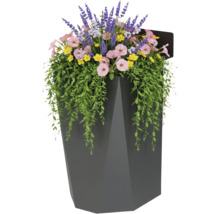 Balkonkasten mit künstlichen Sommerblumen