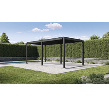 Moderne Pergola aus Metall im Garten