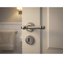 Tür mit Türgriff und Schloss