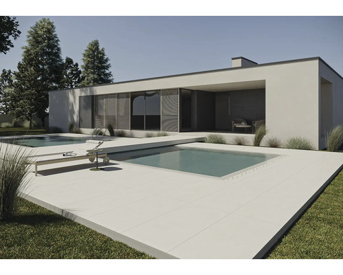 Modernes Haus mit Pool und hellem Terrassenbereich