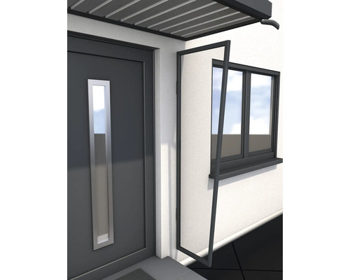 Fenster mit Insektenschutzgitter neben Haustür