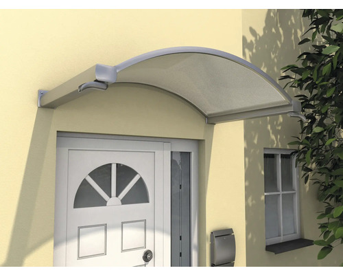 Haustür mit Vordach zum Schutz vor Witterungseinflüssen.