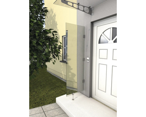 Hausfassade mit Türvordach aus Glas und einer weißen Haustür