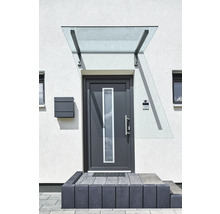 Haustür mit Glasvordach, Briefkasten und Steintreppe