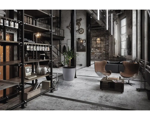 Loft-Interieur im Industriestil mit Regalen, Sitzgelegenheiten und Dekoration