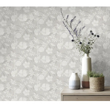 Tapete mit Blumenmuster im Interieur