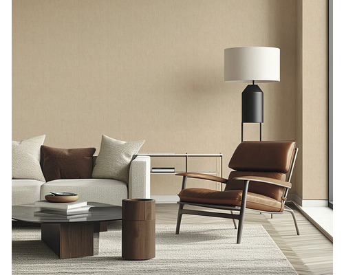 Wohnzimmer mit Couch, Sessel und Stehlampe