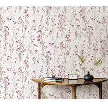 Tapete mit Blumenmuster an der Wand