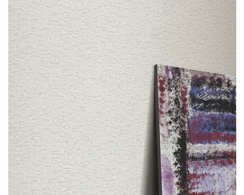 Tapete mit grafischem Muster an der Wand