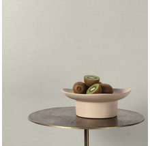 Dekorative Obstschale mit Kiwis auf einem Tisch