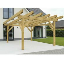 Holzpergola im Gartenbereich