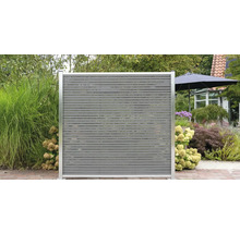 Sichtschutzzaun im Gartenbereich