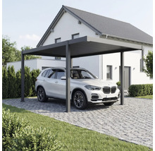 Modernes Carport mit Auto vor einem Wohnhaus