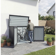 Fahrradbox aus Metall mit geöffneten Türen und einer Person, die ein Fahrrad hineinstellt.