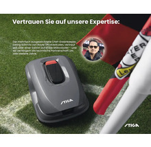 Grauer Stiga Mähroboter auf Rasen neben einer Eckfahne mit dem Bayer Leverkusen Logo