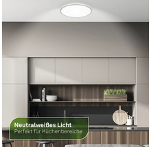 Runde Deckenleuchte in einem Küchenbereich