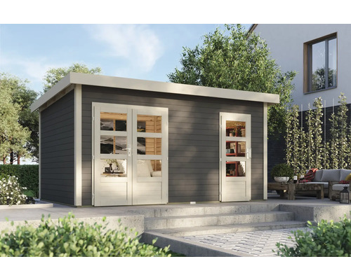 Modernes Gartenhaus mit Fenstertüren und Holzverkleidung im Außenbereich.