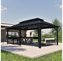 Schwarzer Pavillon mit Esstisch, Stühlen, Bar und Bank im Garten