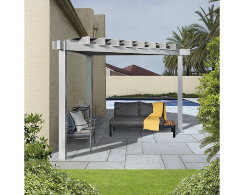 Pergola mit Sitzgruppe auf Terrasse mit Gartenmöbeln