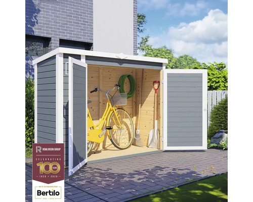 Gartenhaus mit geöffneten Türen und Gartengeräten