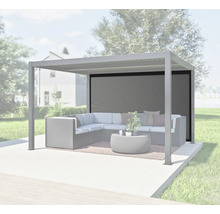 Pergola mit Lounge-Möbeln und Sichtschutz im Garten