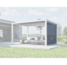 Terrassenüberdachung mit Lamellendach und Glasschiebewand auf einer Terrasse