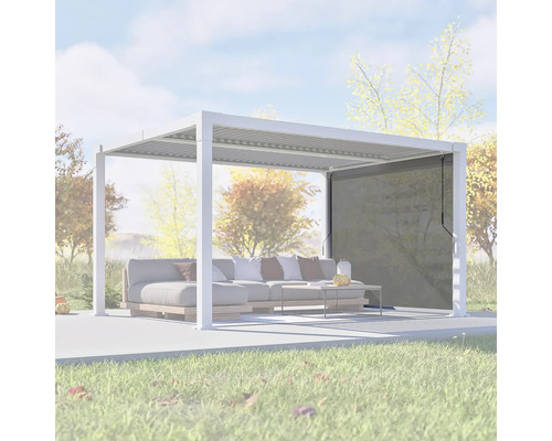 Aluminium Pavillon mit Lamellendach, ausgestattet mit einem Sofa und Rollo im Garten.