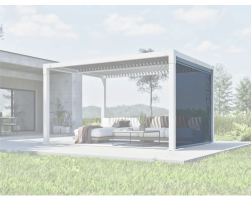 Terrassenüberdachung mit Lamellendach und Glasschiebewand auf einer Terrasse