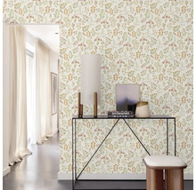 Flur mit Blumentapete, Konsole, Lampe und Hocker