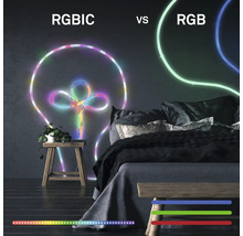 Vergleich zwischen RGBIC und RGB LED-Neon-Lichtleiste in Glühbirnenform an einer Schlafzimmerwand.