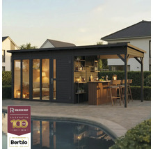 Gartenhaus mit Bar, Regalen und Sitzgelegenheiten neben einem Pool.