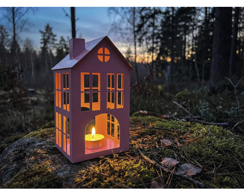 Dekorative Windlicht Laterne in Hausform mit Teelicht für stimmungsvolle Beleuchtung im Innen- und Außenbereich
