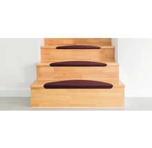 Holztreppe mit textilen Stufenmatten