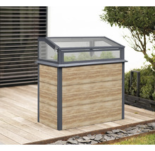 Hochbeet mit aufklappbarem Frühbeetaufsatz auf einer Terrasse