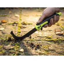 Gartenfugenkratzer im Einsatz auf Pflastersteinen